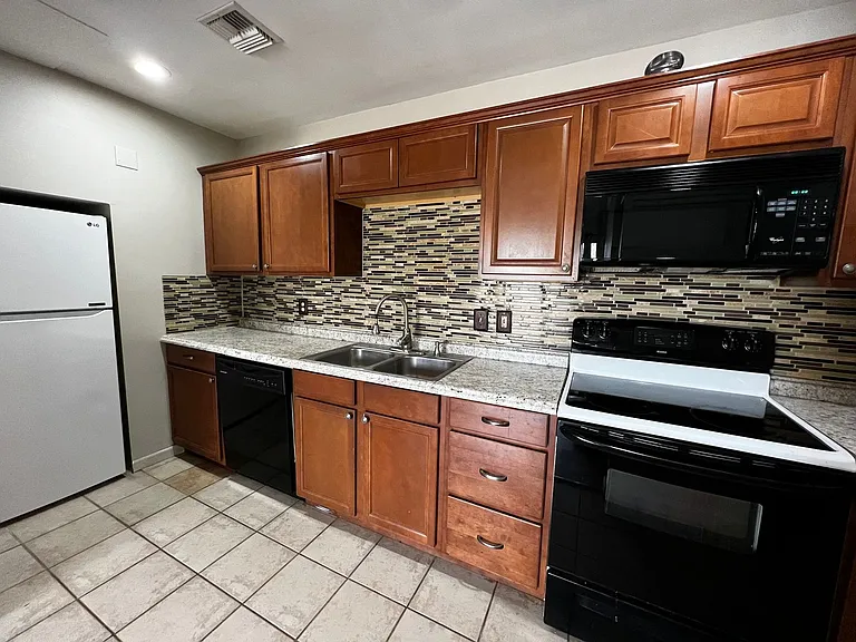 1008 S College Rd #203 — Photo 8