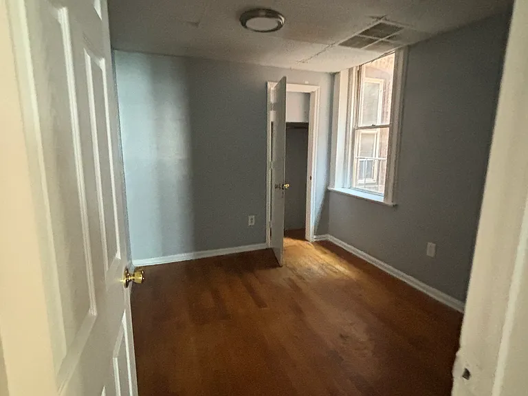 84 2nd St #2 — Photo 7