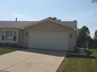 805 Mensching Rd, Roselle, IL 60172