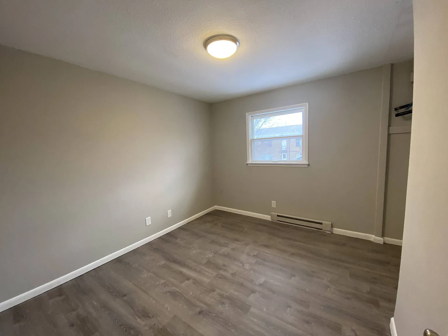 2 bed, 1.0 bath, 700 sqft, $900 — Photo 4