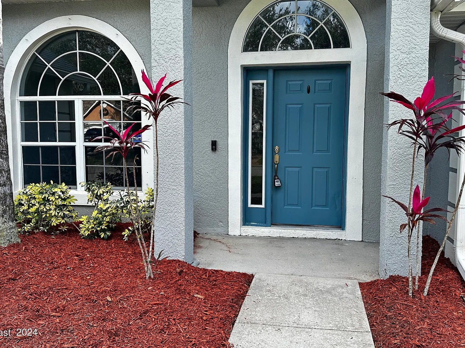 3 bed, 2.0 bath, 1834 sqft, $2,600 — Photo 2