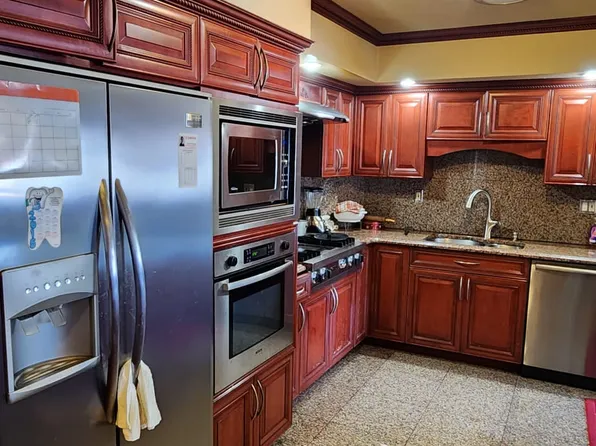 56-26 Van Cleef Street image 18 of 28