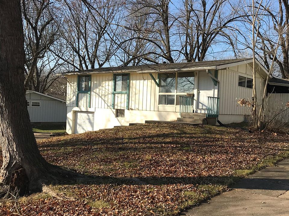 2nd image of 5908 N Michigan Ave