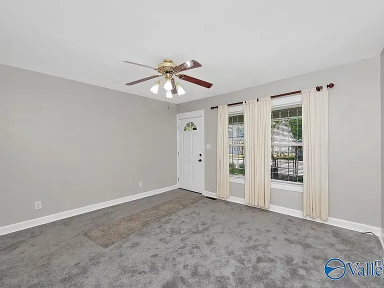 2112 Summer St SW — Photo 4
