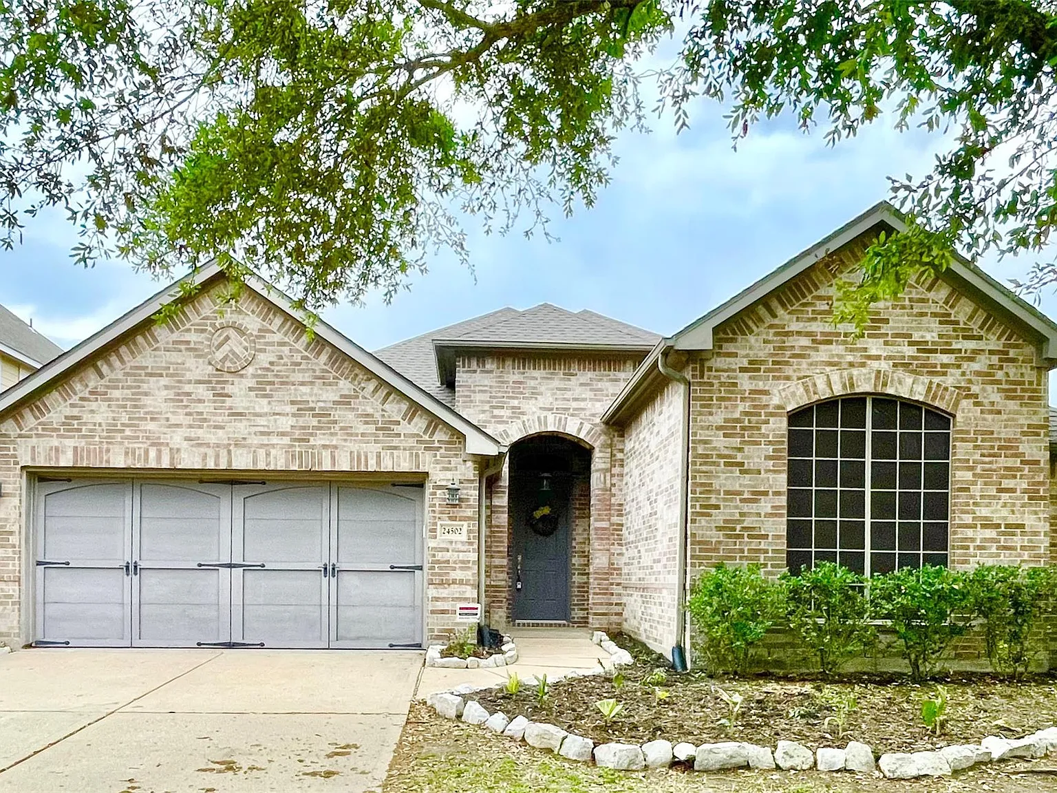 4 bed, 2.5 bath, 2325 sqft, $2,500 — Photo 1