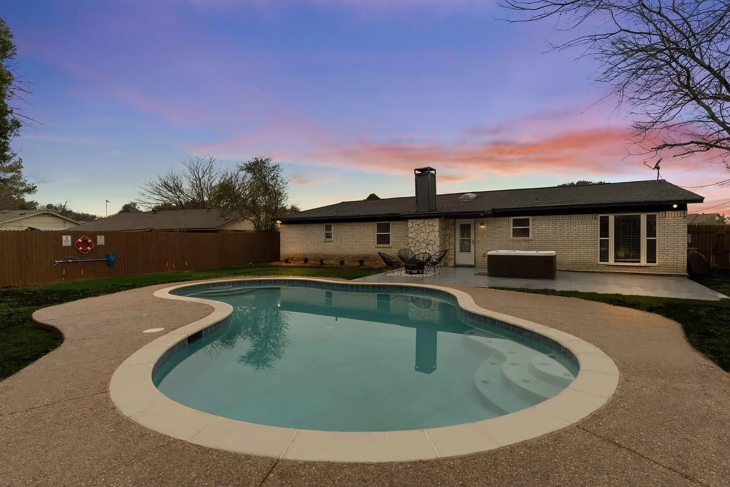 4 bed, 1342 sqft, $3,990 — Photo 1