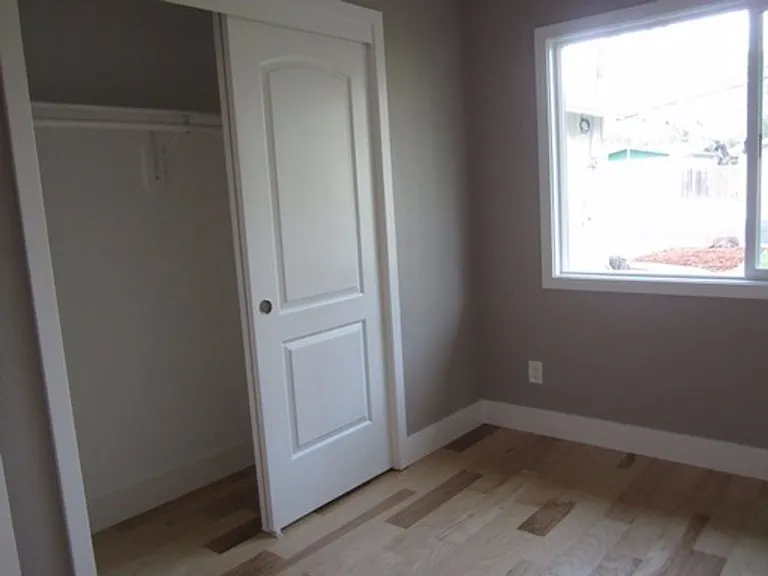 4 bedroom 2 bath house in Holbrook Heights- Concord — Photo 11
