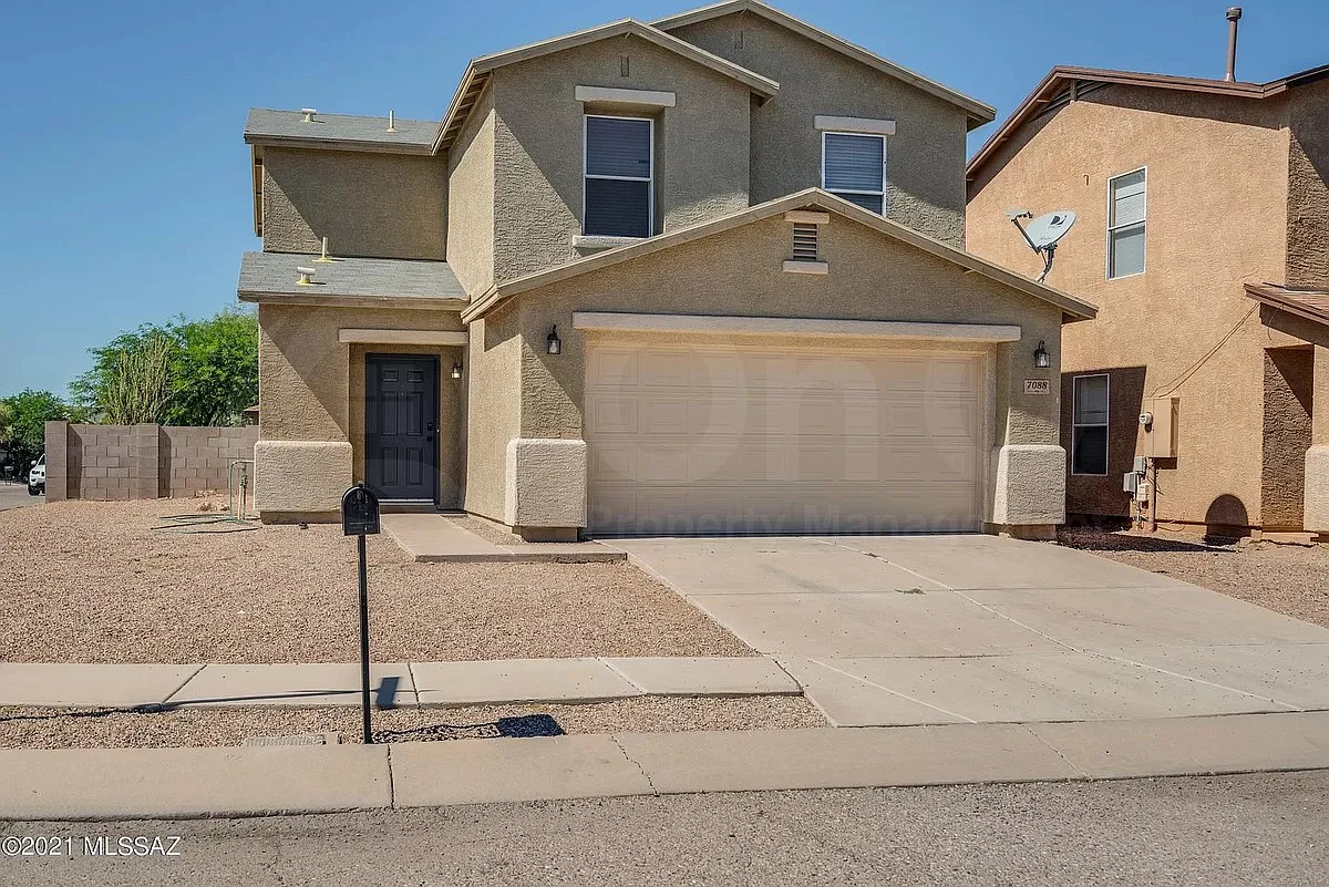 3 bed, 3.0 bath, 1857 sqft, $1,825 — Photo 1