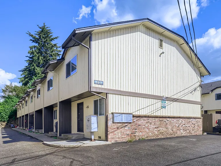 6911 Rainier Dr #7 — Photo 11
