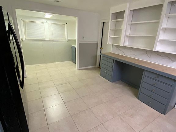kitchen (Side)