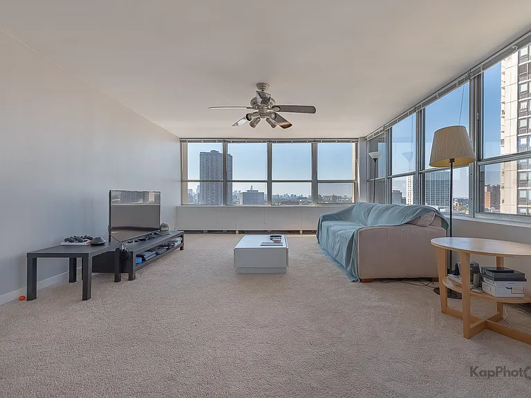 655 W Irving Park Rd #1417 — Photo 7