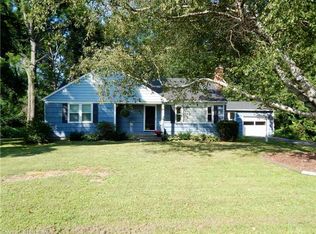 8 Wyndemere Rd, Bloomfield, CT 06002