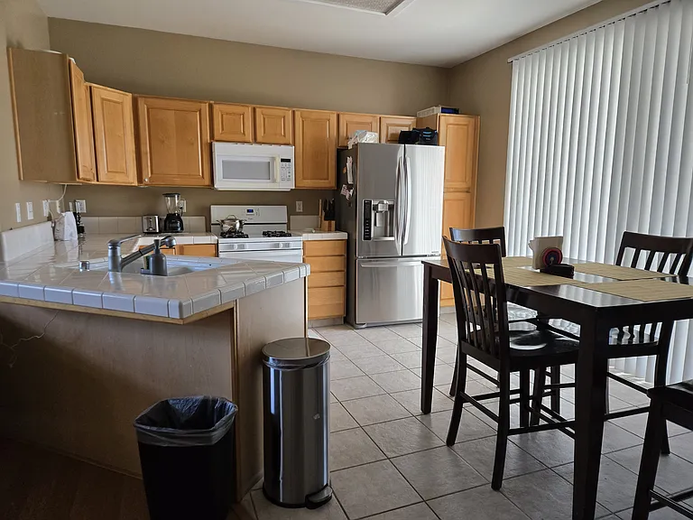 801 W Redwood St — Photo 4