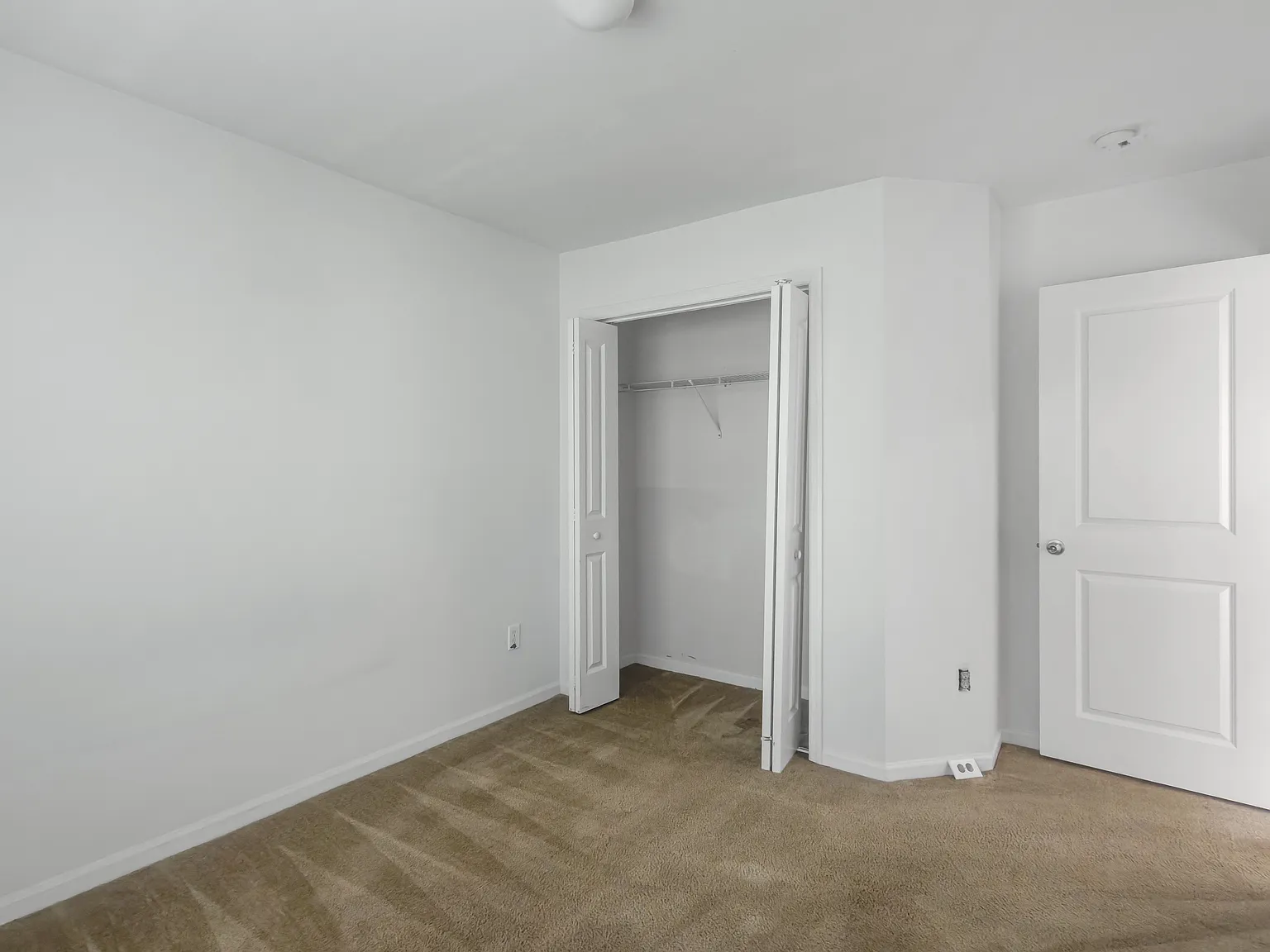 3 bed, 1157 sqft, $1,950 — Photo 4