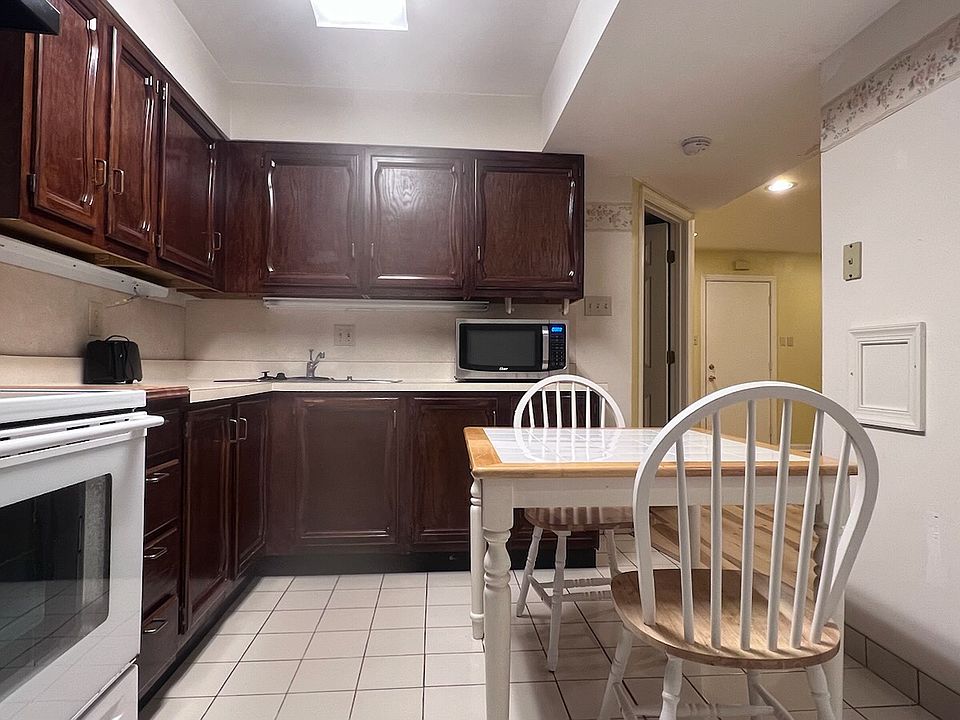 Kitchen, breakfast area
