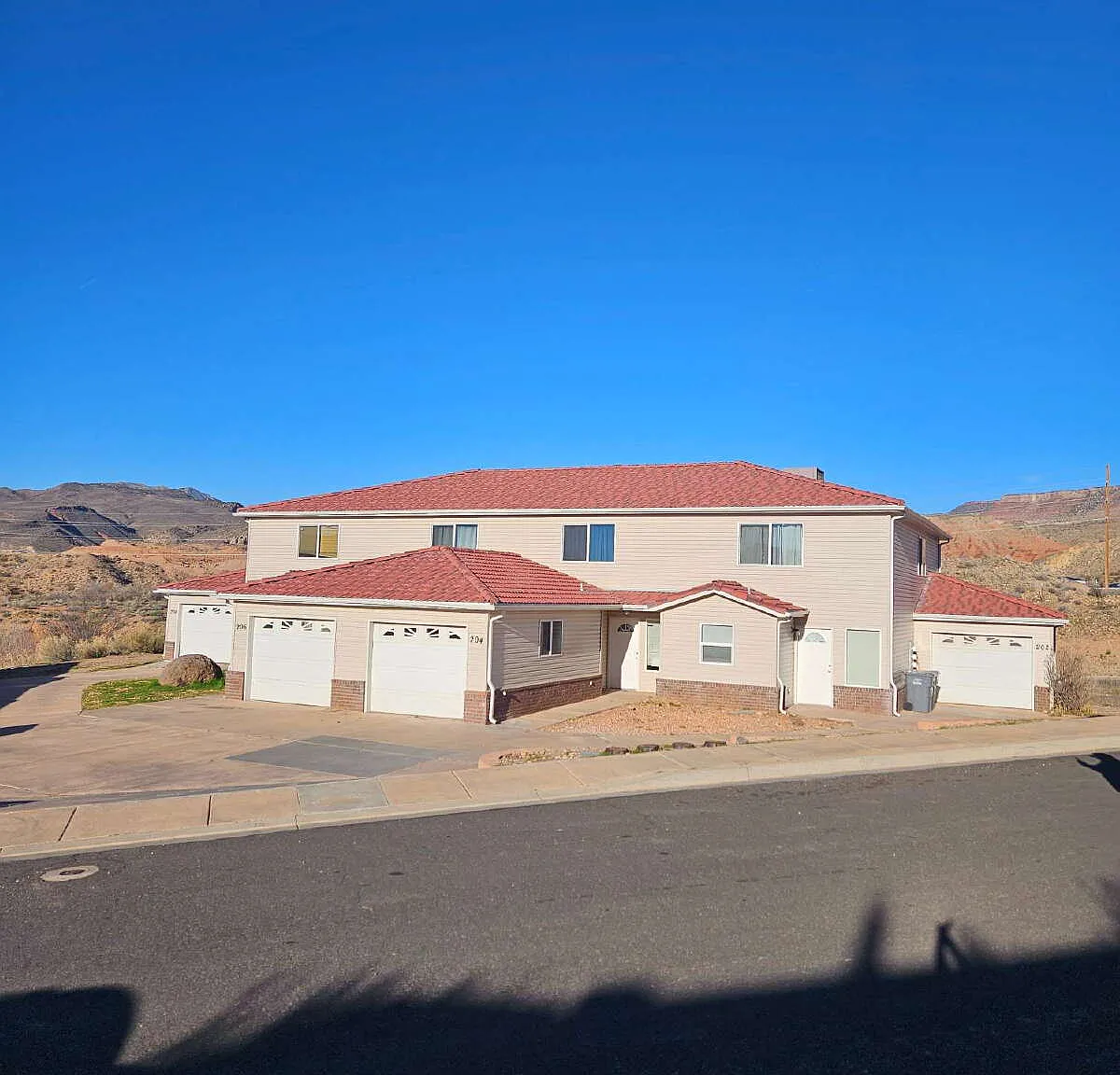 3 bed, 2.0 bath, 1300 sqft, $1,675 — Photo 1