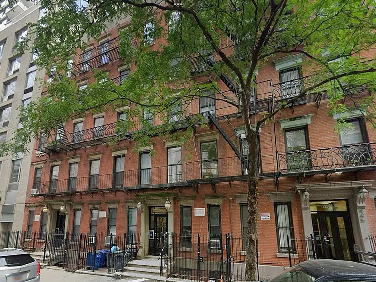 445 W 37th St #5R — Photo 1