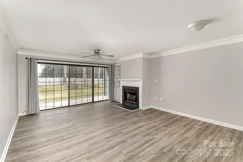 2 bed, 1018 sqft, $1,600 — Photo 2