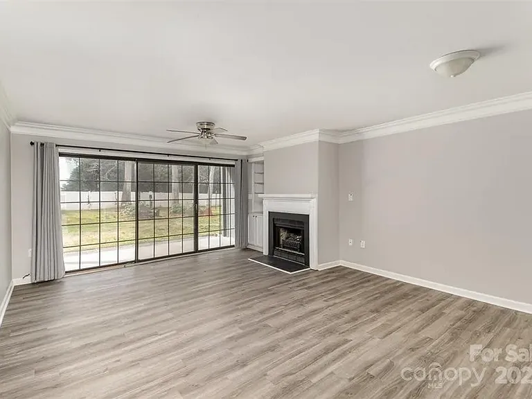 7610 Woods Ln #5 — Photo 2