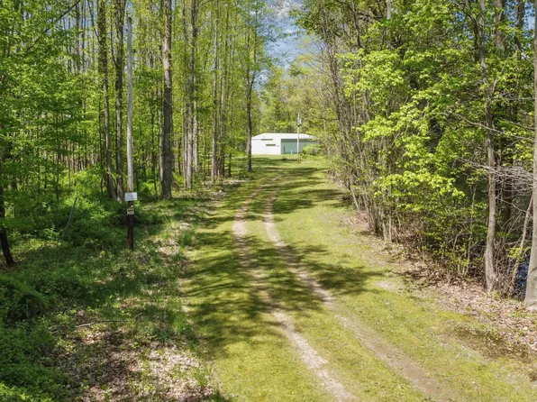 52520 67 1/2 St, Hartford, MI 49057