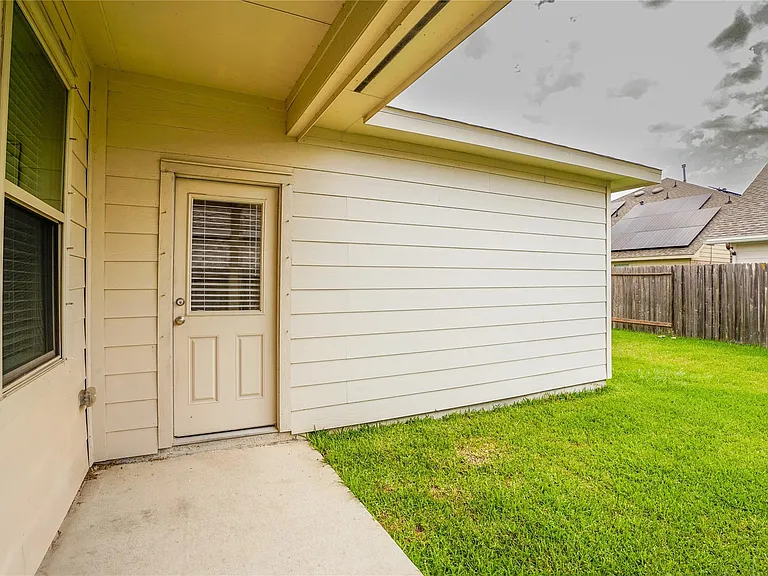 8414 Quiet Bay Dr — Photo 19