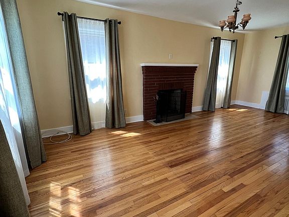 2nd image of 199 Hollywood Ave
