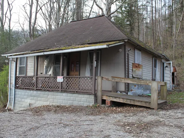 338 3rd St, Webster Springs, WV 26288