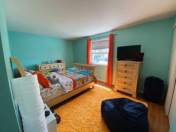 Upstairs Bedroom 
