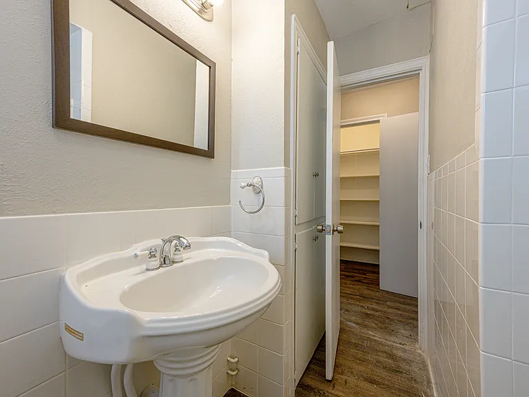 105 Dupont Cir — Photo 40