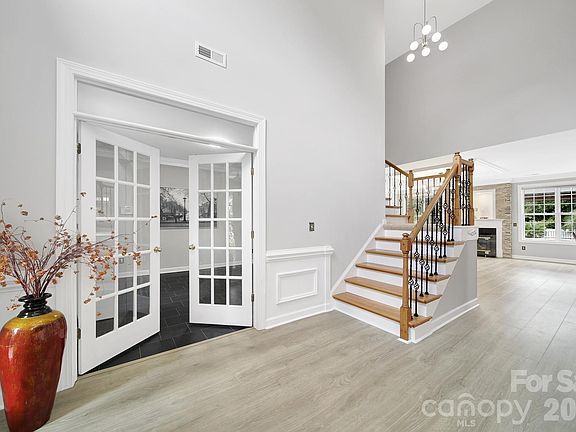 3rd image of 2210 Legacy Oak Dr