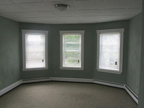 3rd image of 6 Andrus Pl