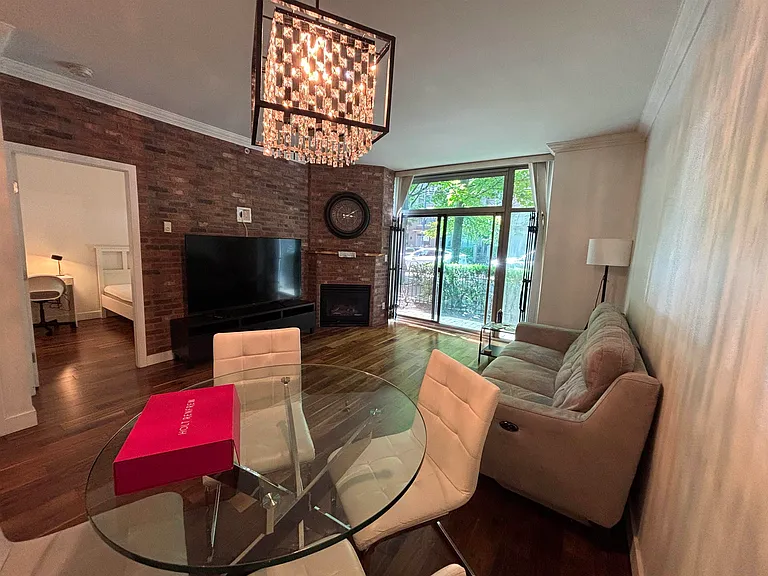 928 Richards St #XX2 — Photo 18