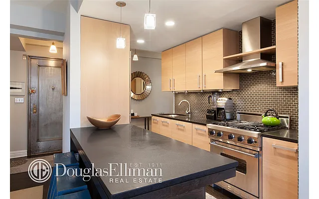 Sold by Douglas Elliman | media 26