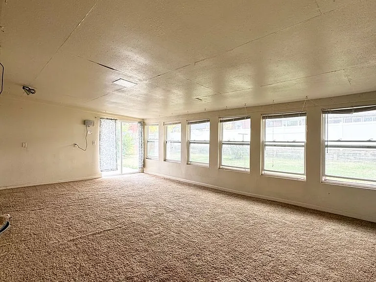 2118 Glenfair Dr — Photo 26