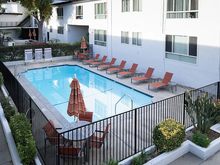 Sunset Ridge at La Crescenta — Photo 13