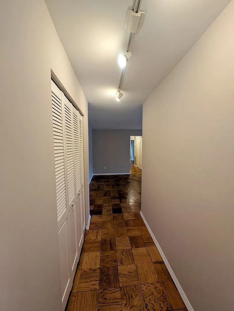 Spacious North Bethesda 3BR with Private Patio & Resort-Style Amenities — Photo 3