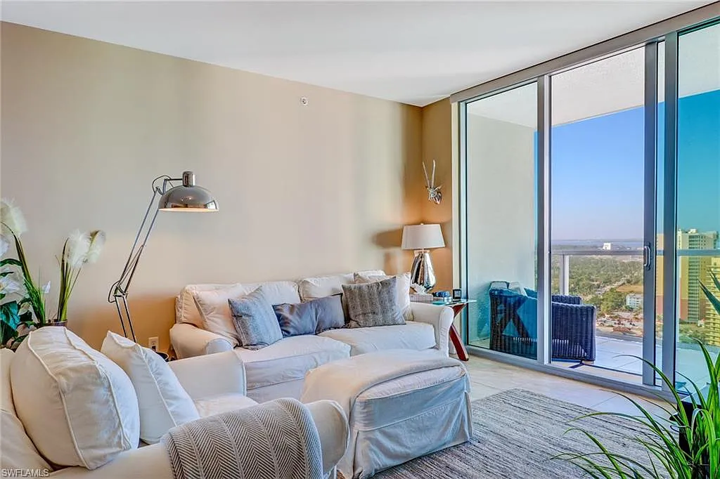 2 bed, 2.0 bath, 1008 sqft, $3,500 — Photo 3