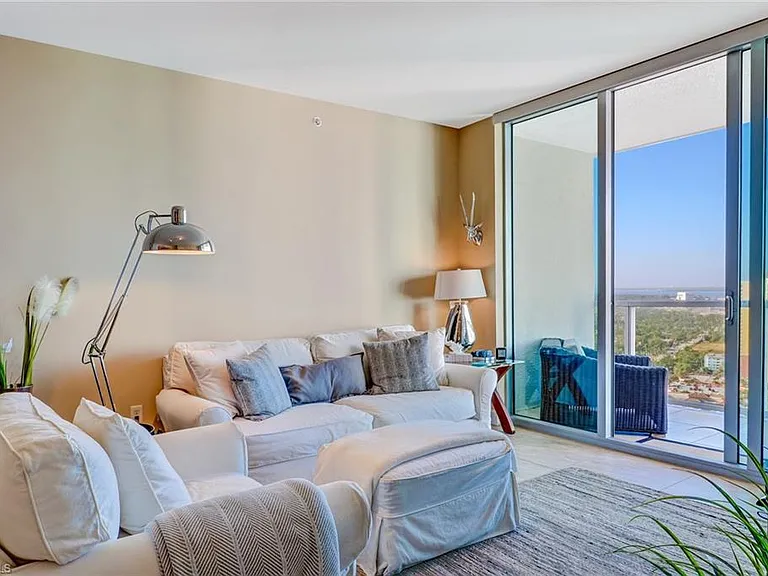 3000 Oasis Grand Blvd #3006 — Photo 3