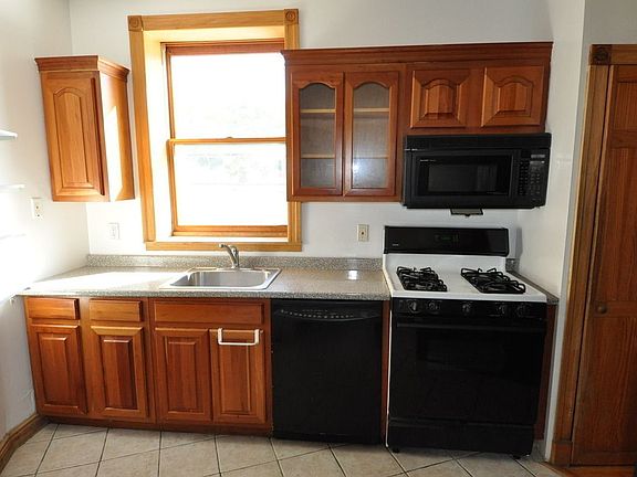 4th image of 221 Saint James Pl APT 3A