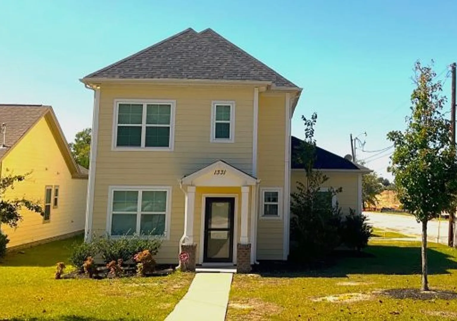 Beautiful 4bed/2.5bath in Hampton Place — Photo 1