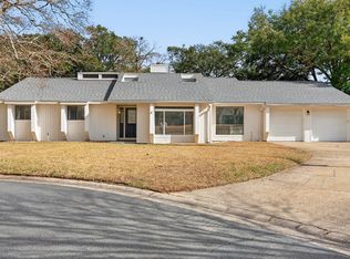 4 Palm Springs Ct, Shalimar, FL 32579