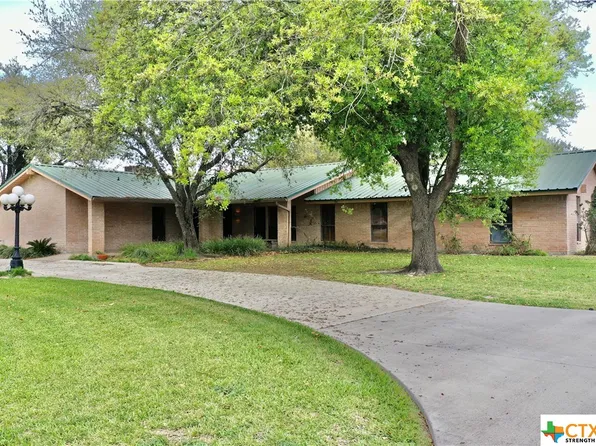 506 W Houston St, Refugio, TX 78377