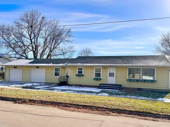 509 4th St SW, Britt, IA 50423