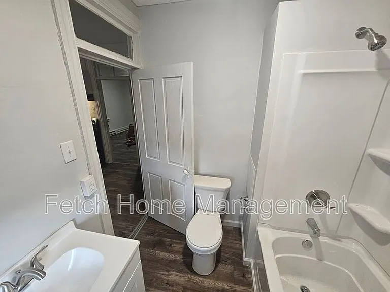 107-109 E Main St #3 — Photo 14