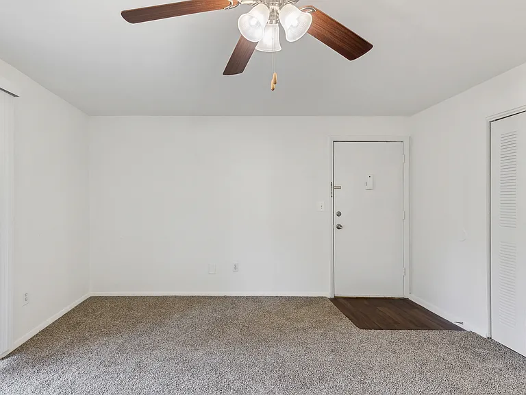 Fairway Club Apartments — Photo 60