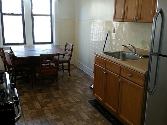 3rd image of 2550 32nd St #4L