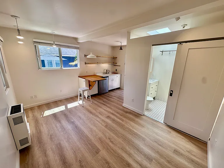 1566 W Valerio St #C — Photo 7