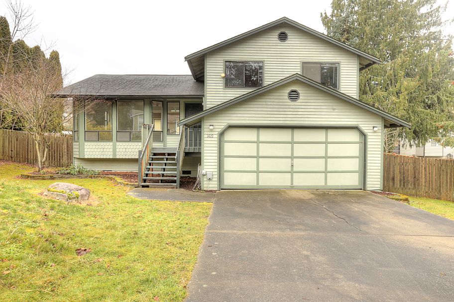 1st image of 1419 NE Rogaland Ct