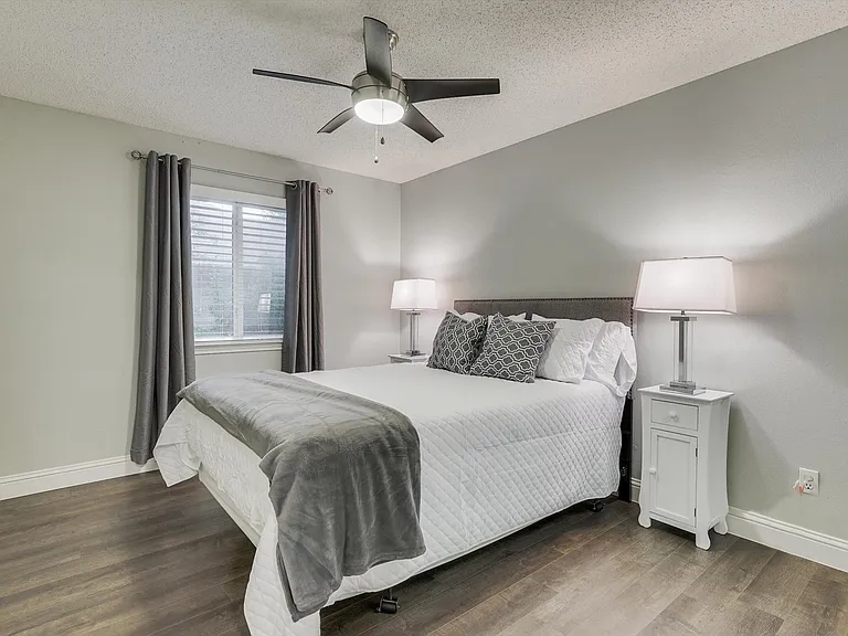 1717 Parkwood Dr — Photo 30