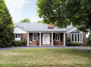 4 Ledge View Ter, Williamsville, NY 14221